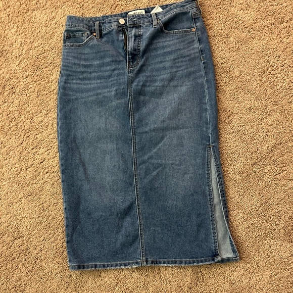 Edited by Remi Bader Denim Midi Skirt with Side Slit size 8 - Picture 14 of 15